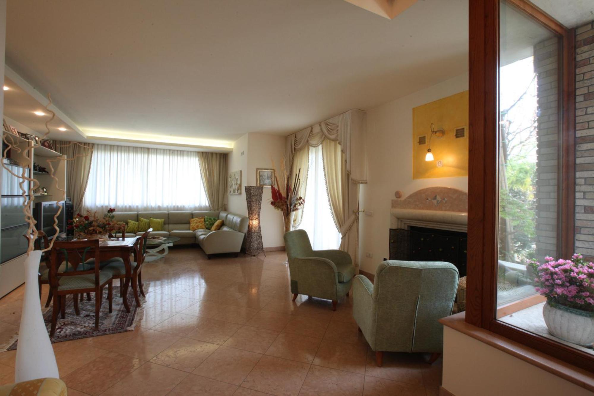 Villa Gioia Rooms Montegranaro Bagian luar foto